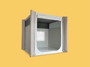 softfit-room-time-out-ruimte-op-gele-achtergrond