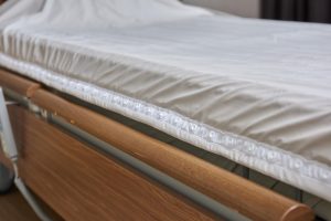 Verzwaringsdeken afwasbaar in PU, afm. 140/200 cm, 4 kg. drukknooplint a/d zijkanten