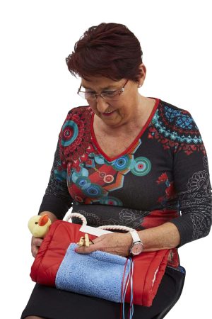 Belevingsmuff in de kleur rood, wasbaar, met handvat